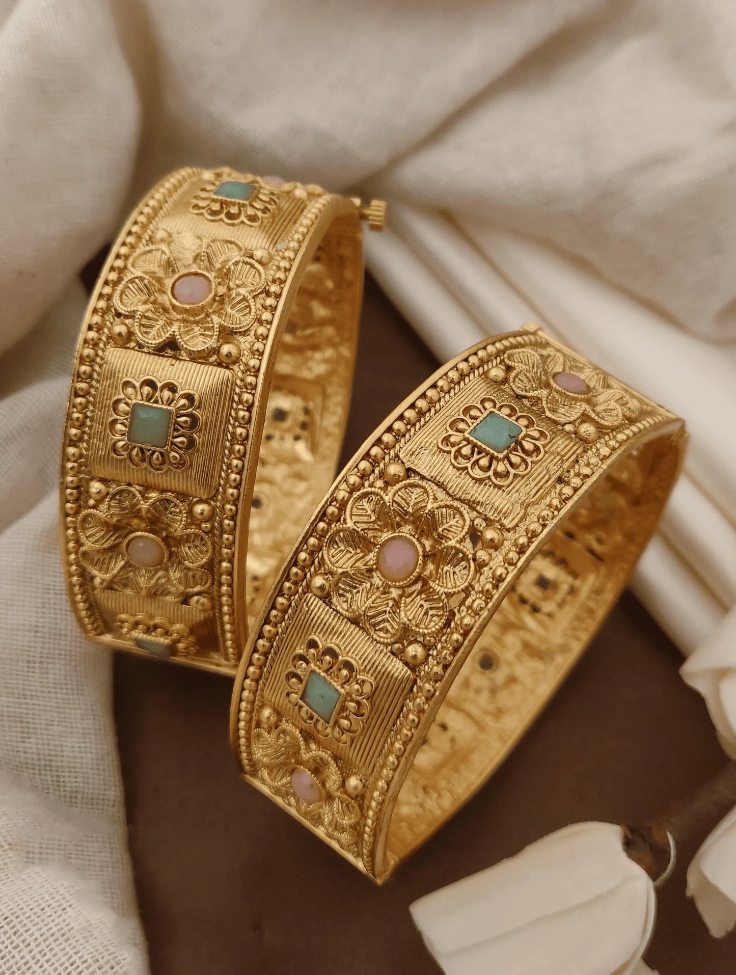 Traditional Antique Gold Patla Bangles